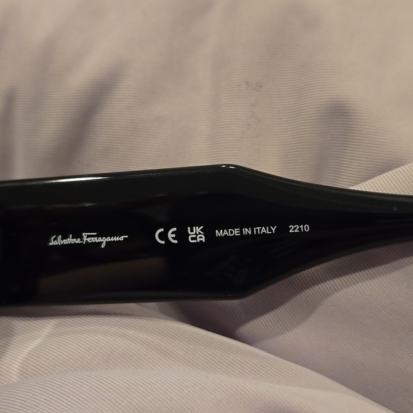 Ferragamo Oversized Gray Gradient Sunglasses brand new in box main image 12